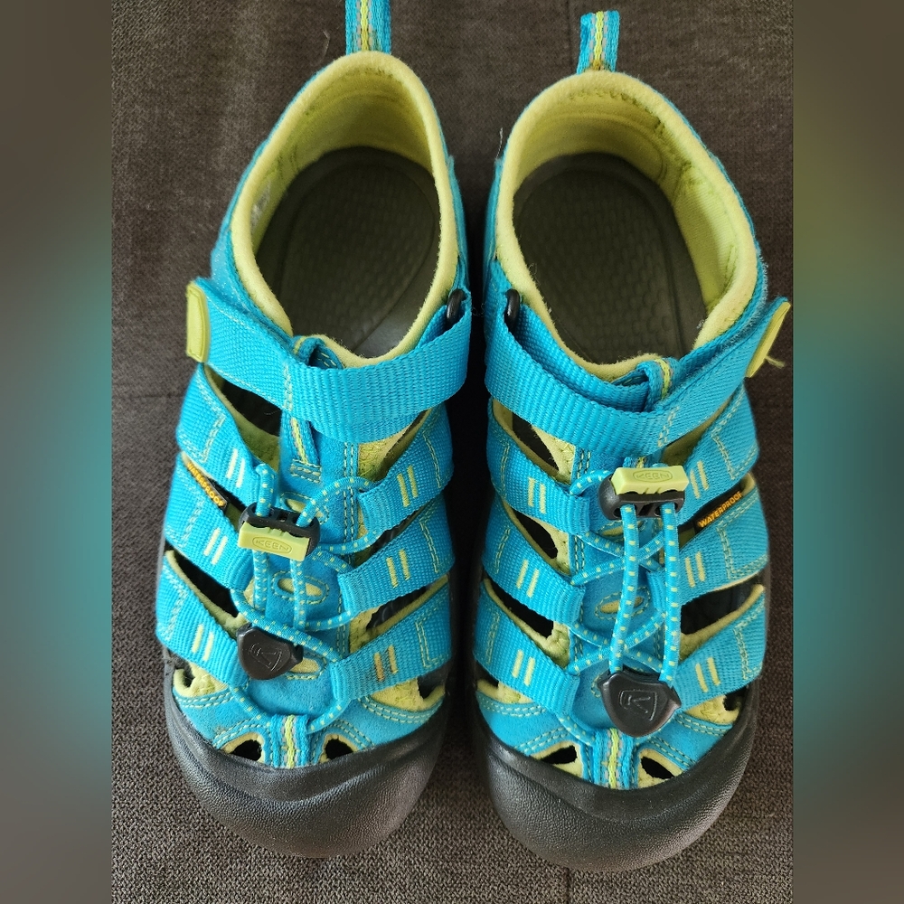 Keen boys waterproof sandals size 3